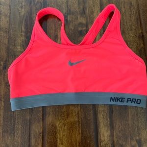 Nike - Sports Bra